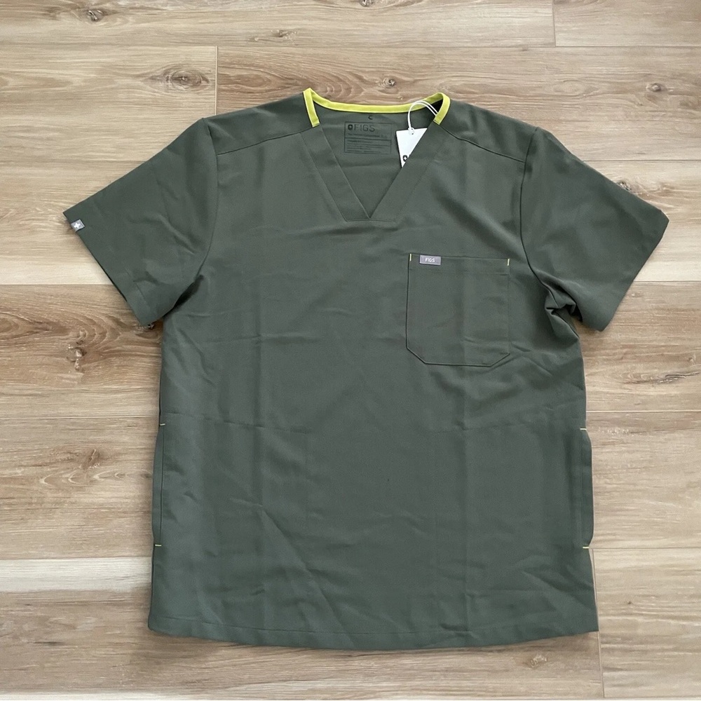 Figs Chisec Contrast Three-Pocket Medical Scrub Top Moss Green M
